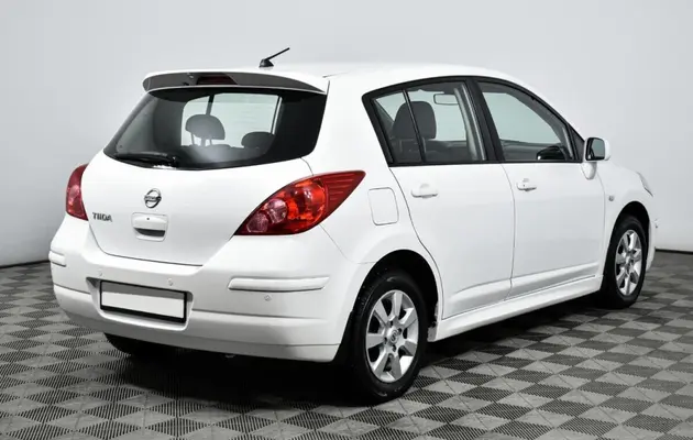 Nissan Tiida, фото №2