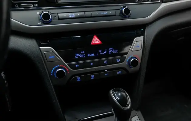 Hyundai Elantra, фото №8