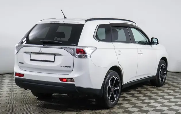 Mitsubishi Outlander, фото №2