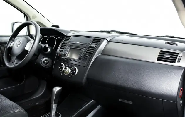 Nissan Tiida, фото №8