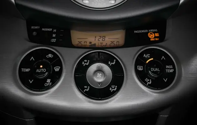 Toyota RAV4, фото №9