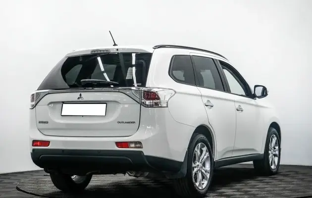 Mitsubishi Outlander, фото №2